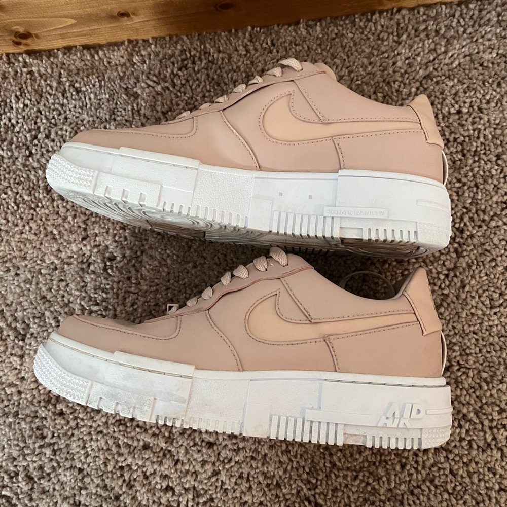 Nike Air Force 1 Pixel